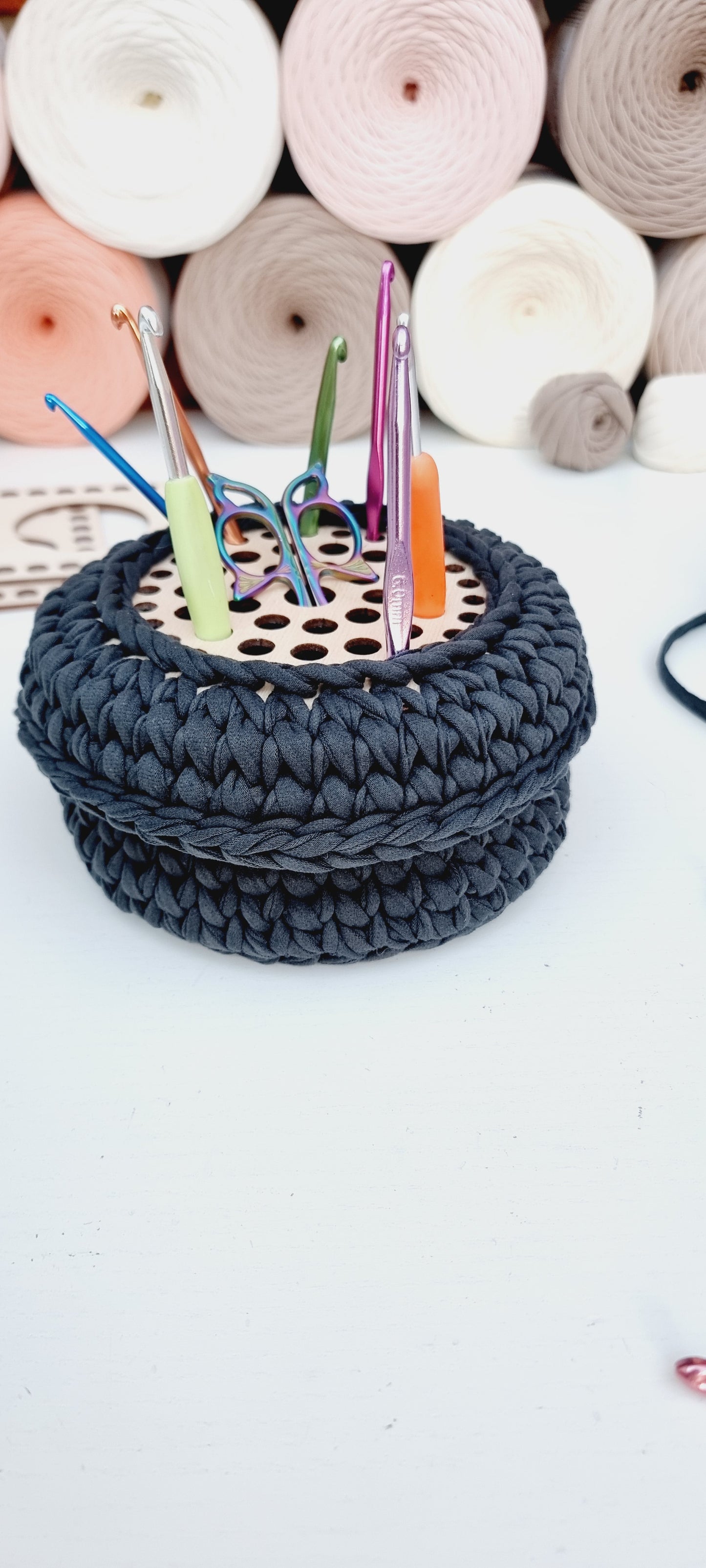 Set of circular wooden top&bottom for crochet basket