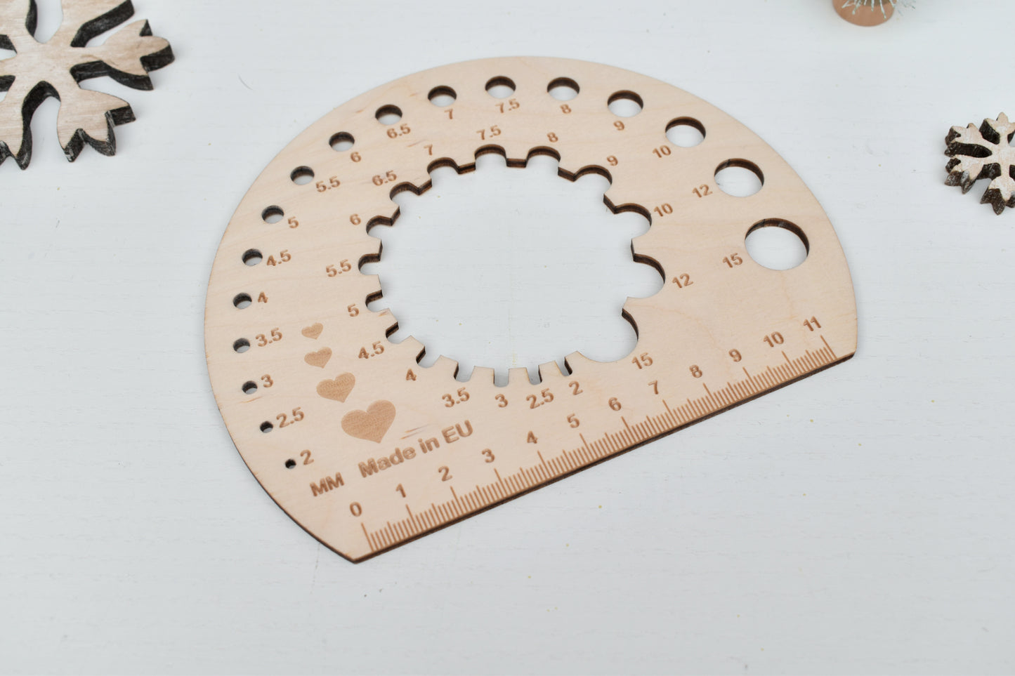 Large knitting needle gauge with ruler
