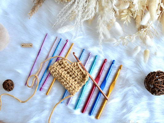 Metal crochet hook: Various sizes 3mm to 10mm