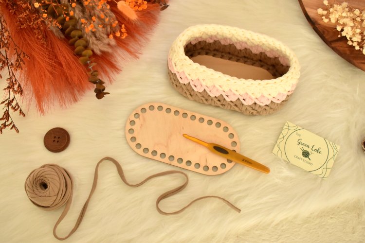 Middle oval wooden base with 8mm hole size for crochet, macrame, coiled baskets Suitable for Tshirt yarn or 5-7mm cord