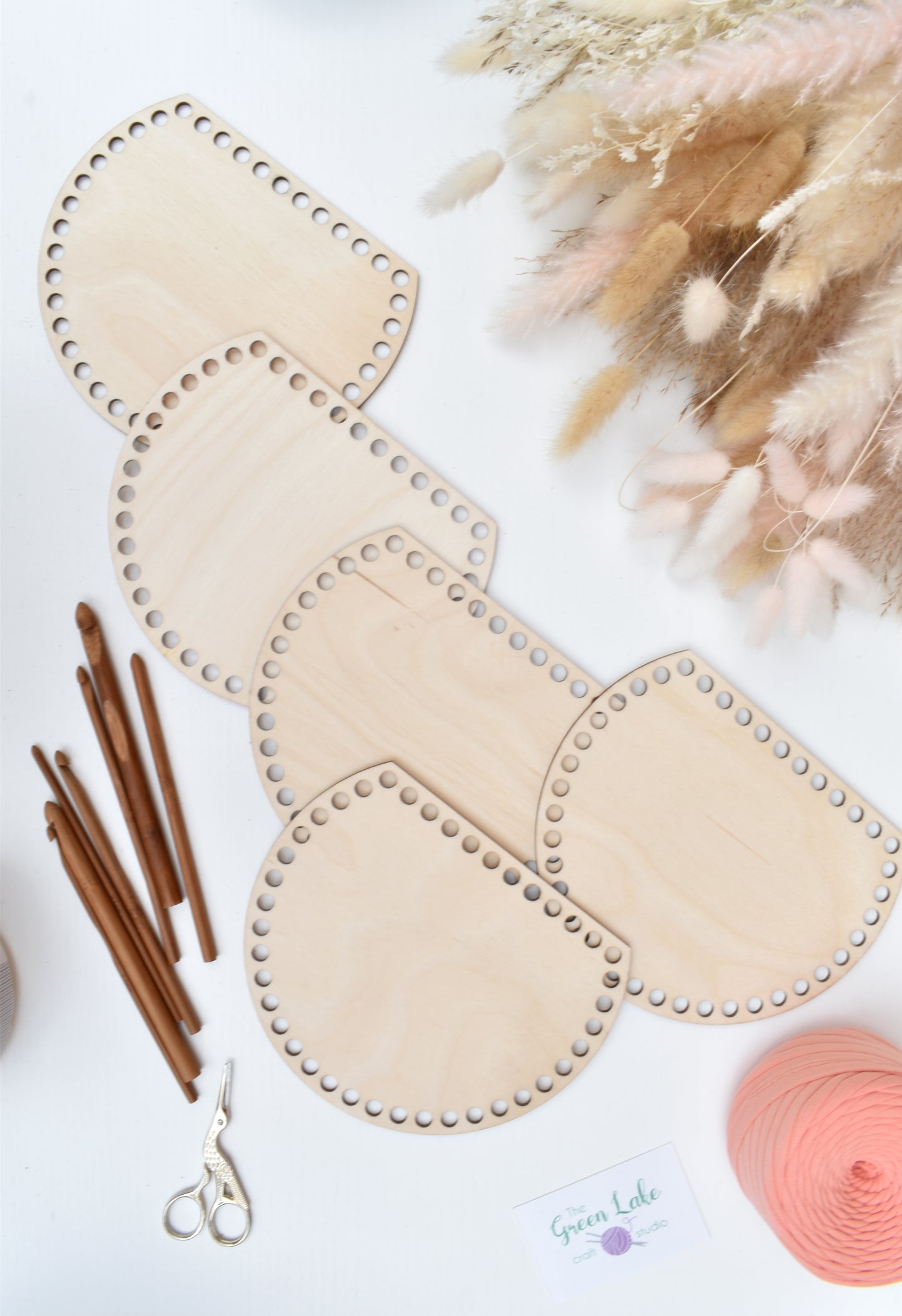 Wooden base for crochet basket with flat edge