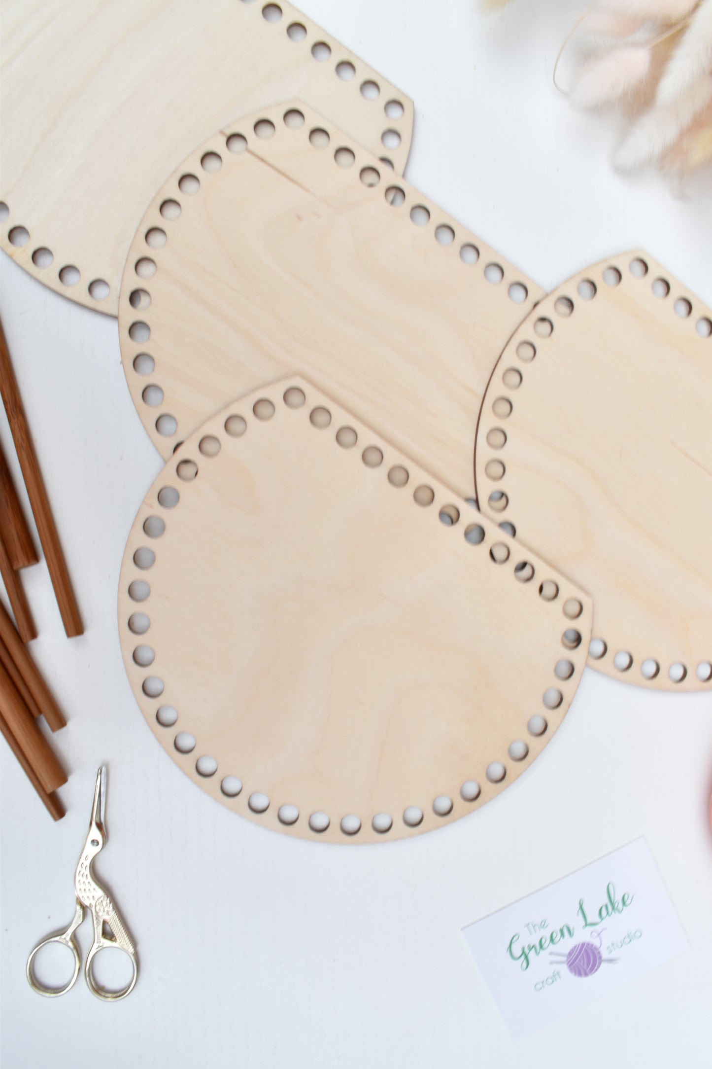 Wooden base for crochet basket with flat edge