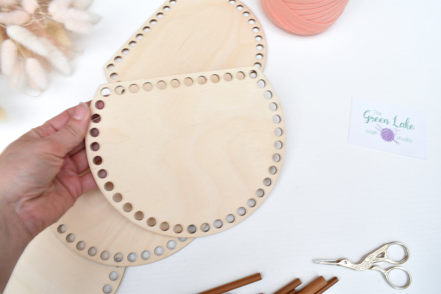 Wooden base for crochet basket with flat edge
