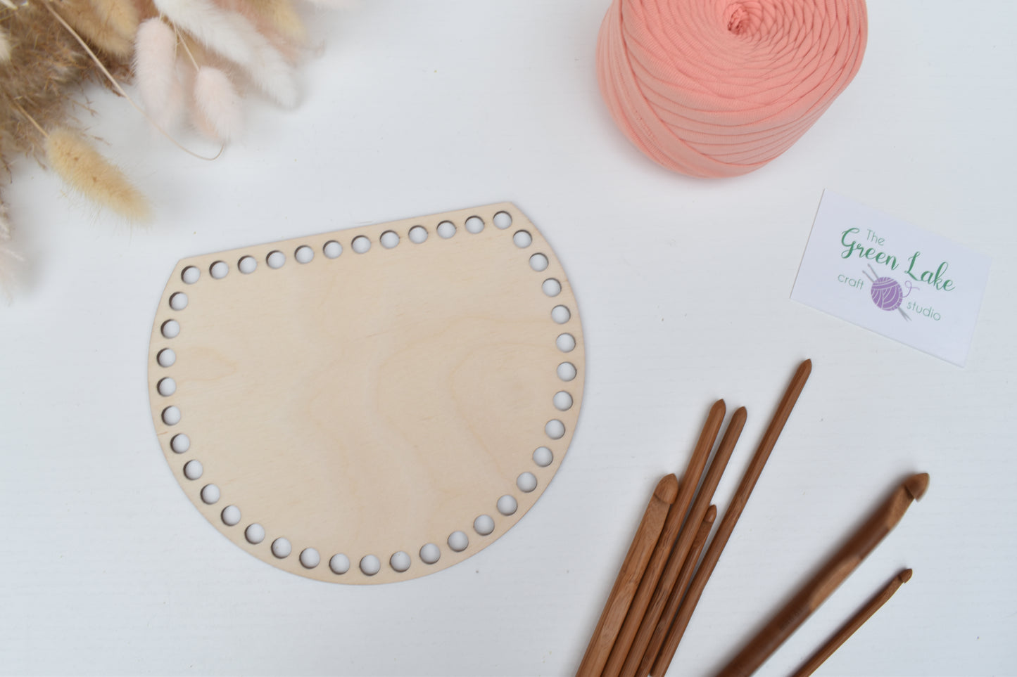 Wooden base for crochet basket with flat edge