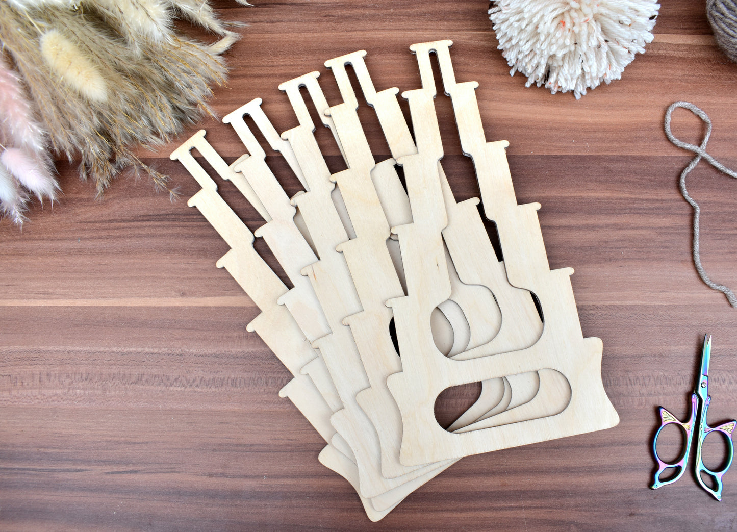 Wooden pom pom maker