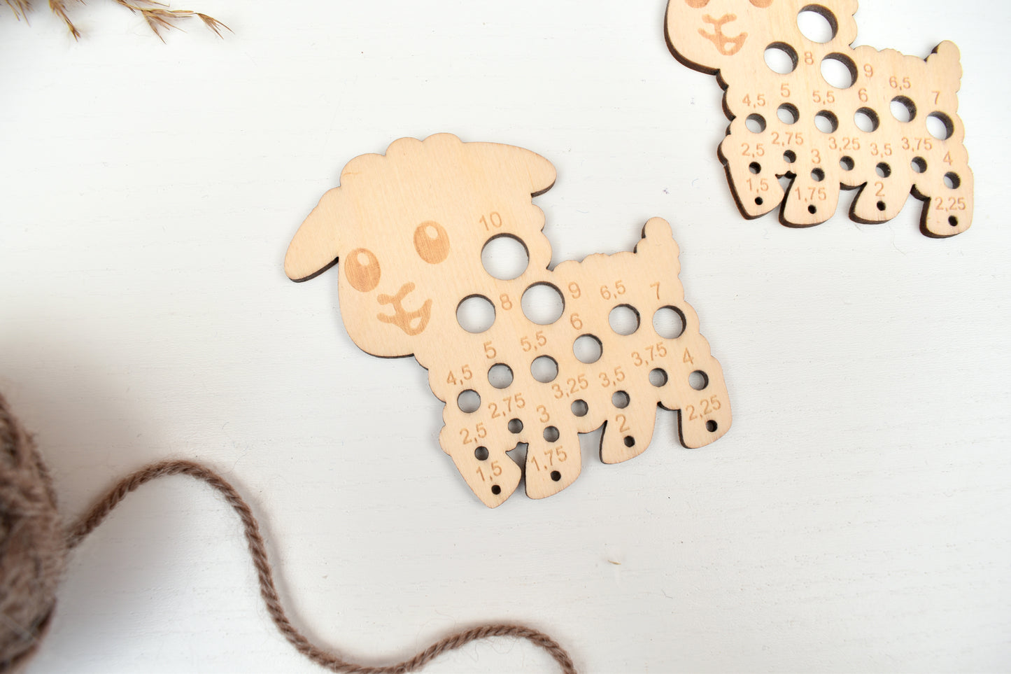 Sheep knitting needle gauge
