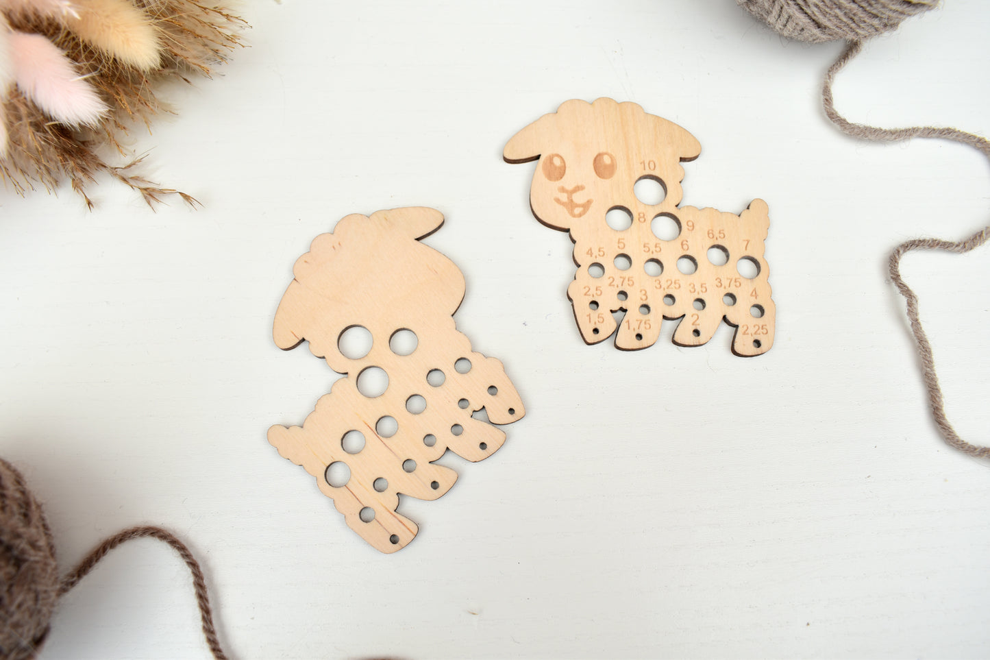 Sheep knitting needle gauge