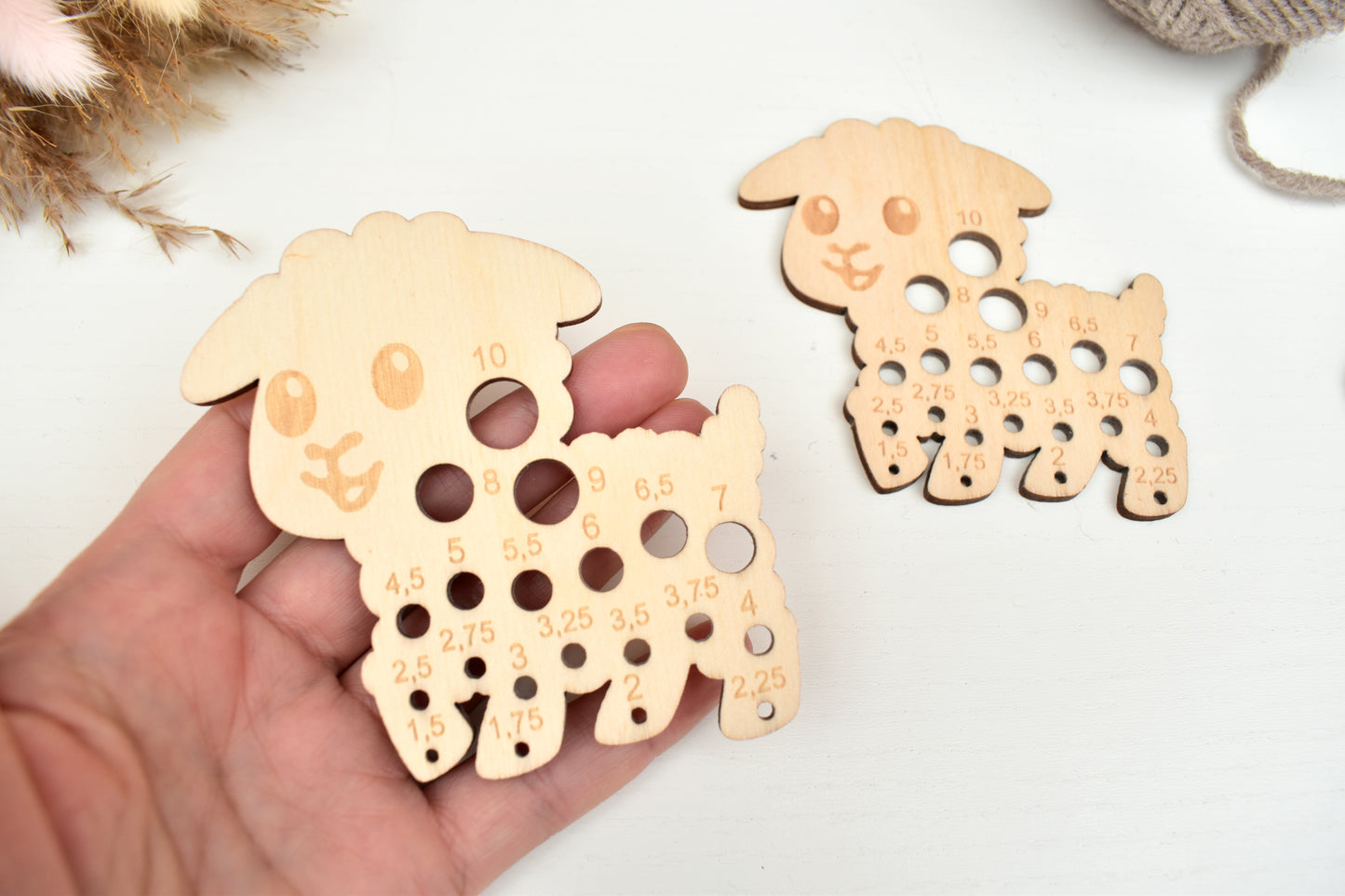 Sheep knitting needle gauge
