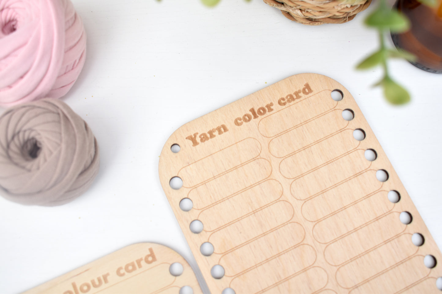Reusable wooden yarn colour card with 4 options