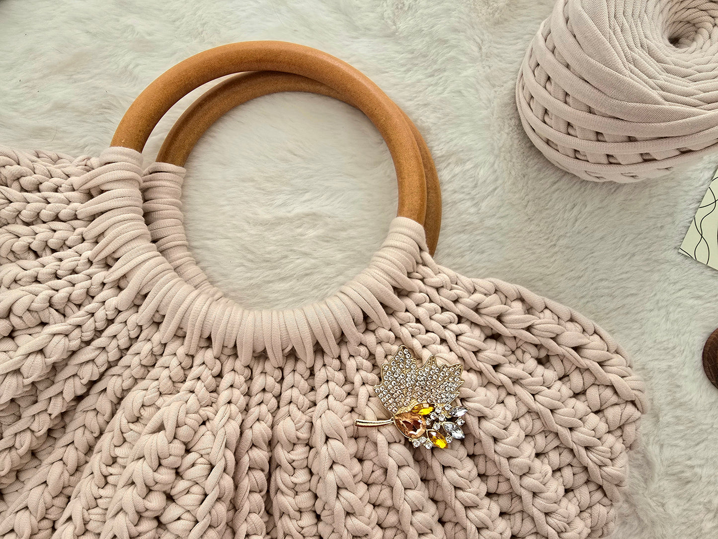 Gemma Shell Crochet Bag with circular handles: various colours