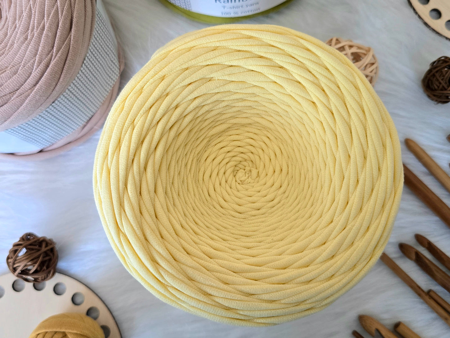 Tshirt yarn 100 meters/110 yards 330-380gr in 7-9mm thickness 100% Cotton Premium quality