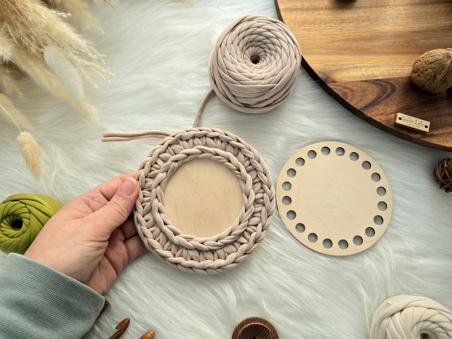 Circular wooden base: Various sizes with 8mm holes for making baskets Suitable for Tshirt yarn or 5mm cord