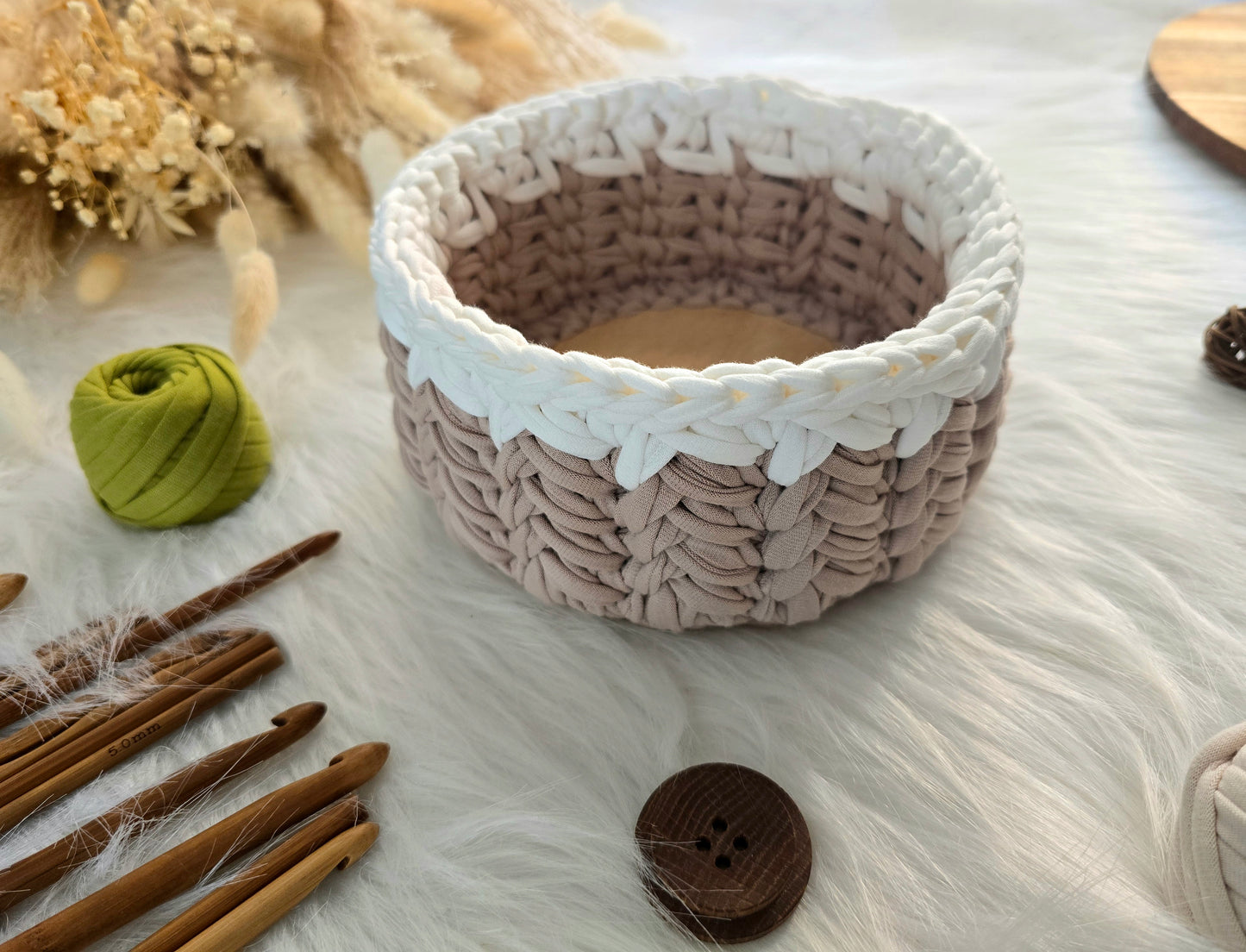 Circular wooden base: Various sizes with 8mm holes for making baskets Suitable for Tshirt yarn or 5mm cord