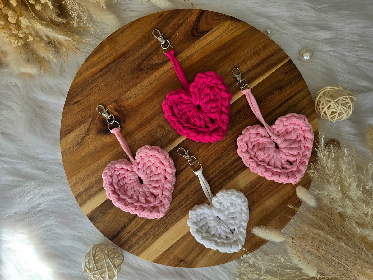 Heart keyring/bagcharm crochet DIY Kit - make 2