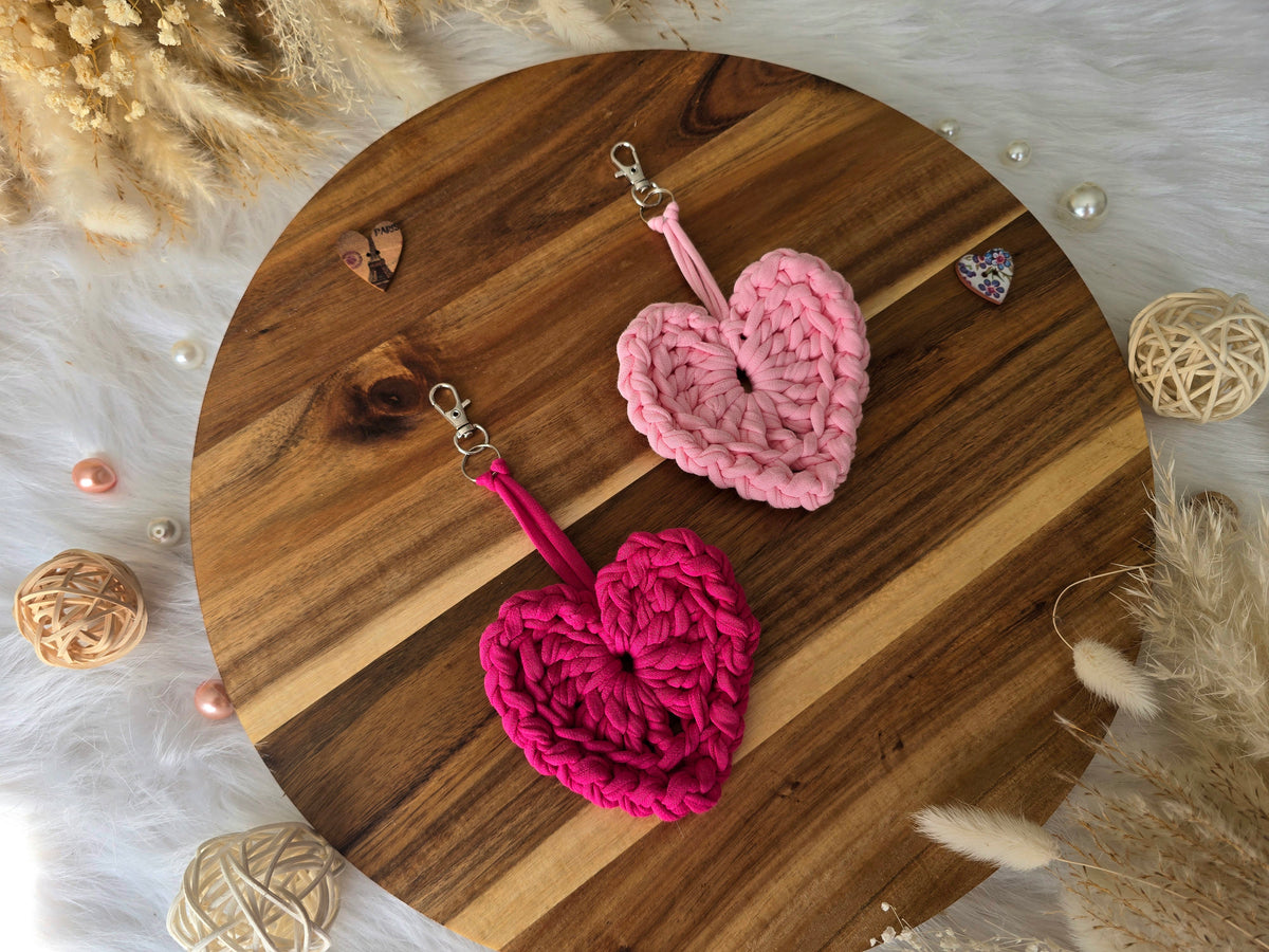 Heart keyring/bagcharm crochet DIY Kit - make 2