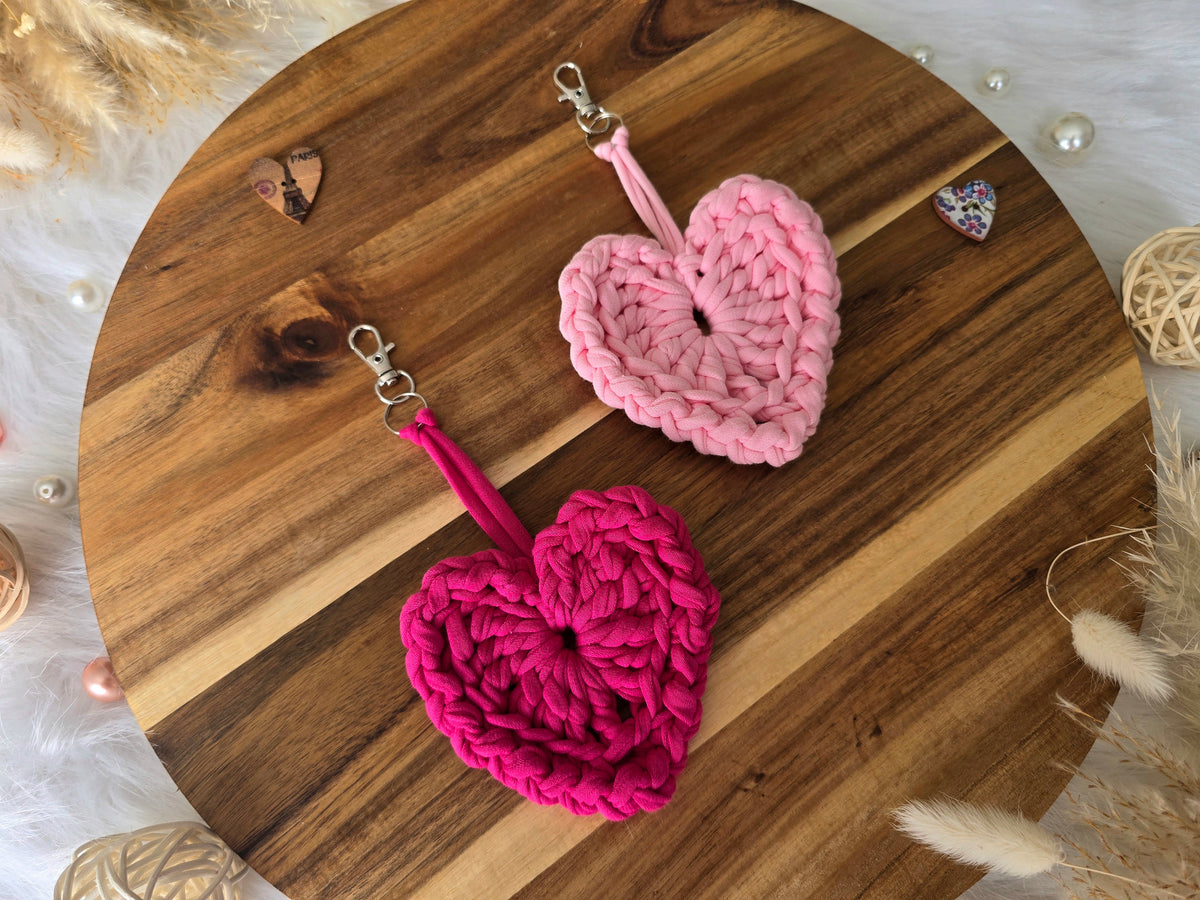 Heart keyring/bagcharm crochet DIY Kit - make 2
