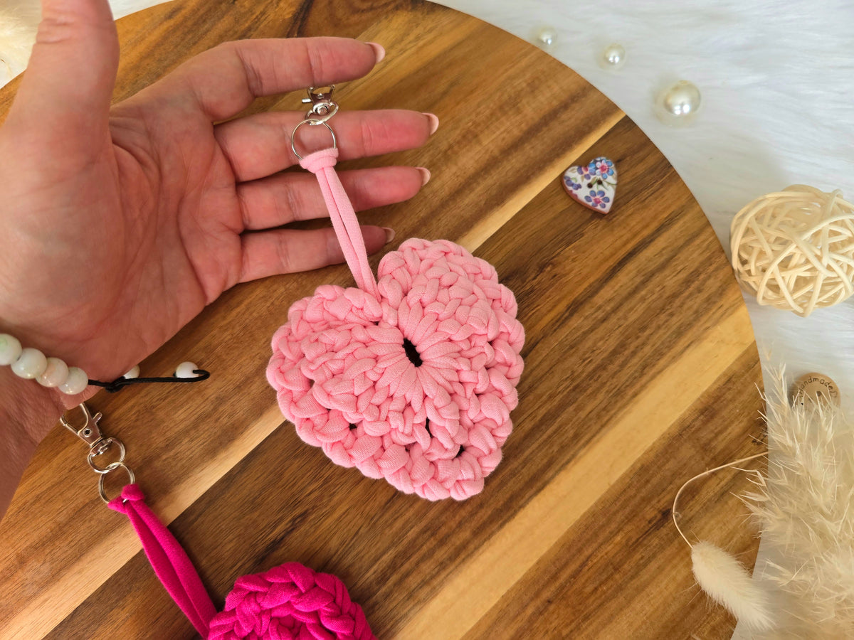Heart keyring/bagcharm crochet DIY Kit - make 2