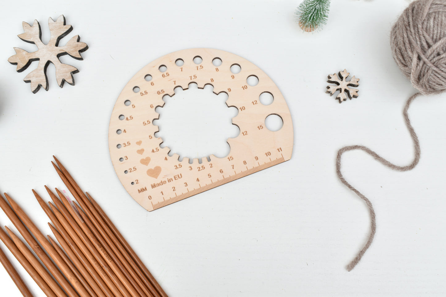 Large knitting needle gauge with ruler