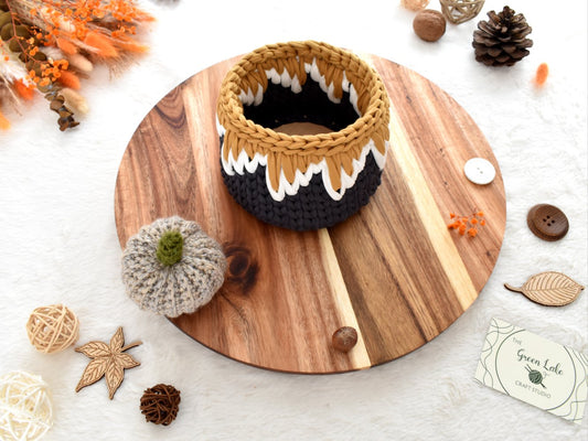 Crochet Storage Basket: Makeup brush holder