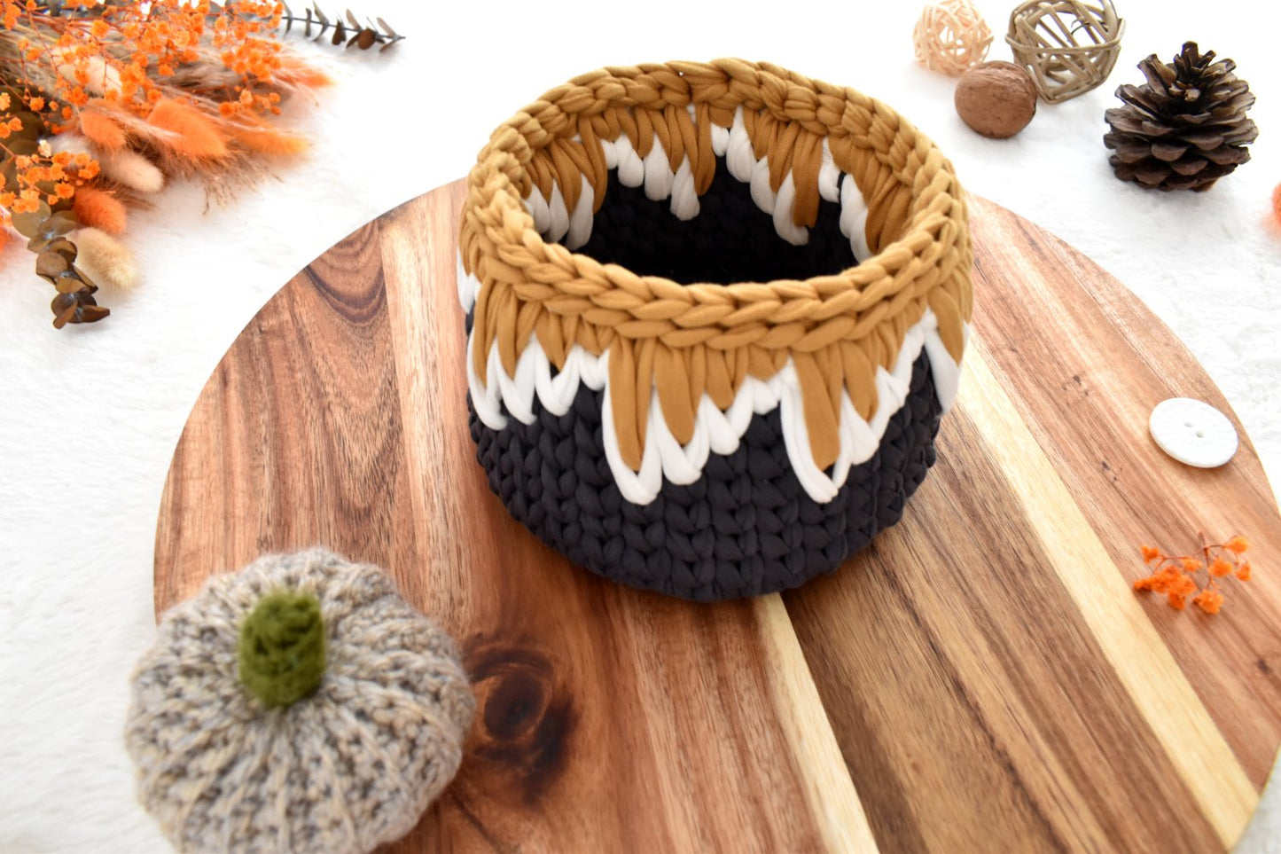 Crochet Storage Basket: Makeup brush holder