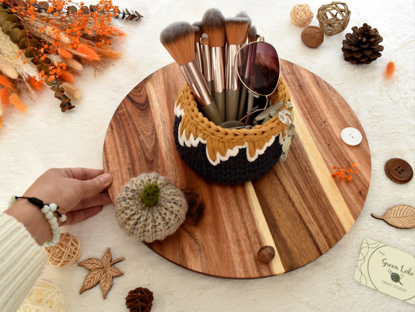 Crochet Storage Basket: Makeup brush holder
