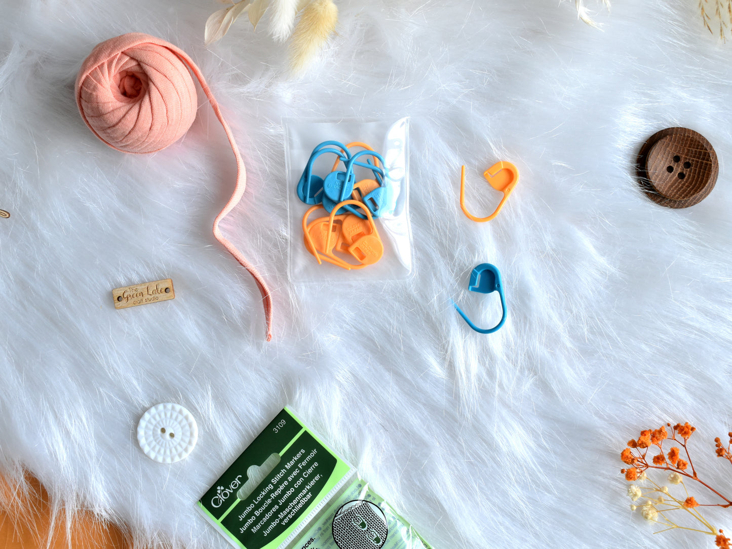 Clover large stitch markers: pack of 12pcs