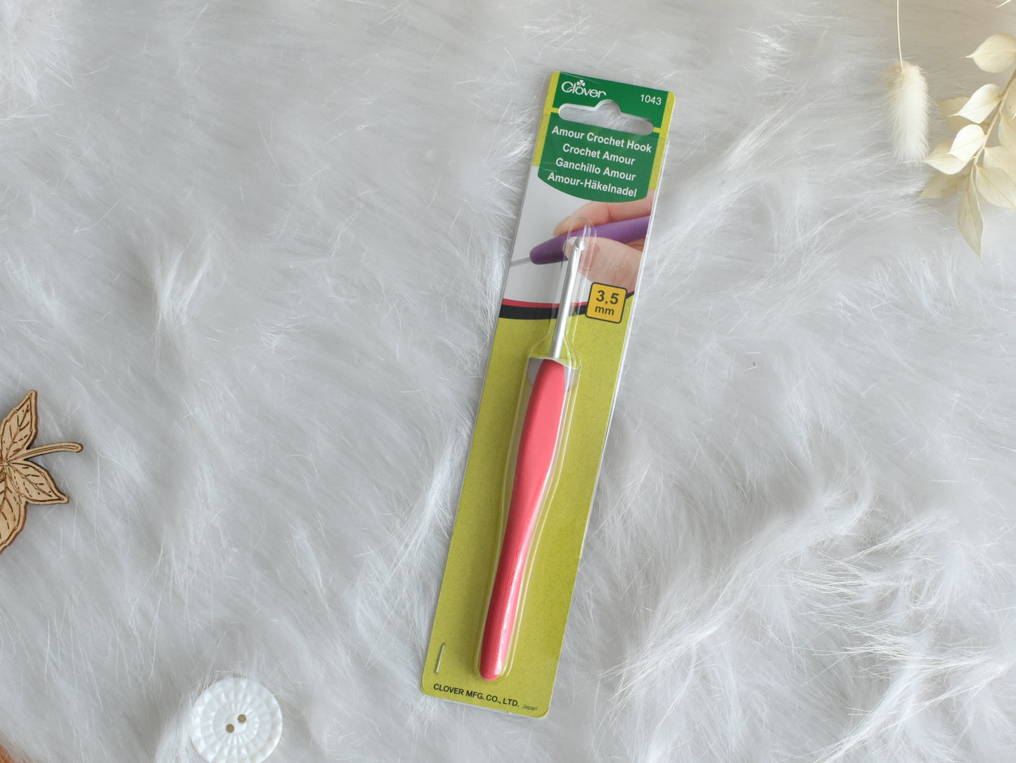 Clover Amour Crochet hooks