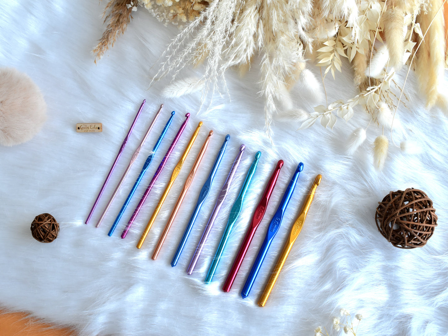 Metal crochet hook: Various sizes 3mm to 10mm