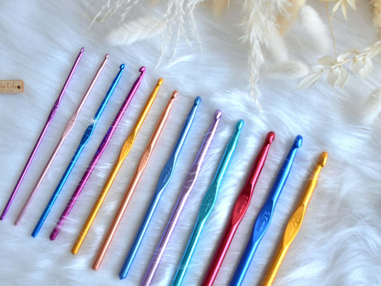 Metal crochet hook: Various sizes 3mm to 10mm