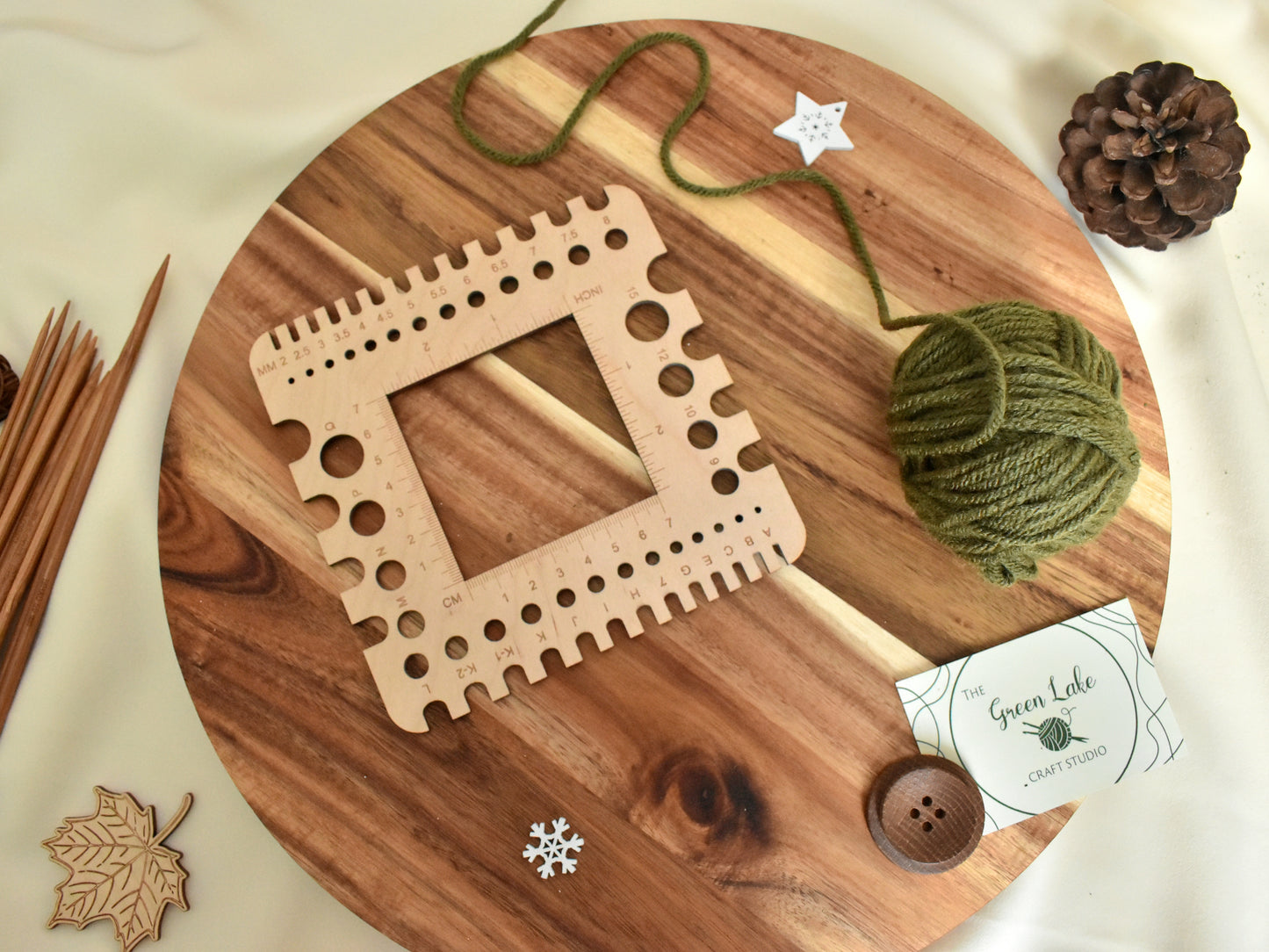 Wooden Medium Knitting Gauge: Tension Square & Needle Size Tool