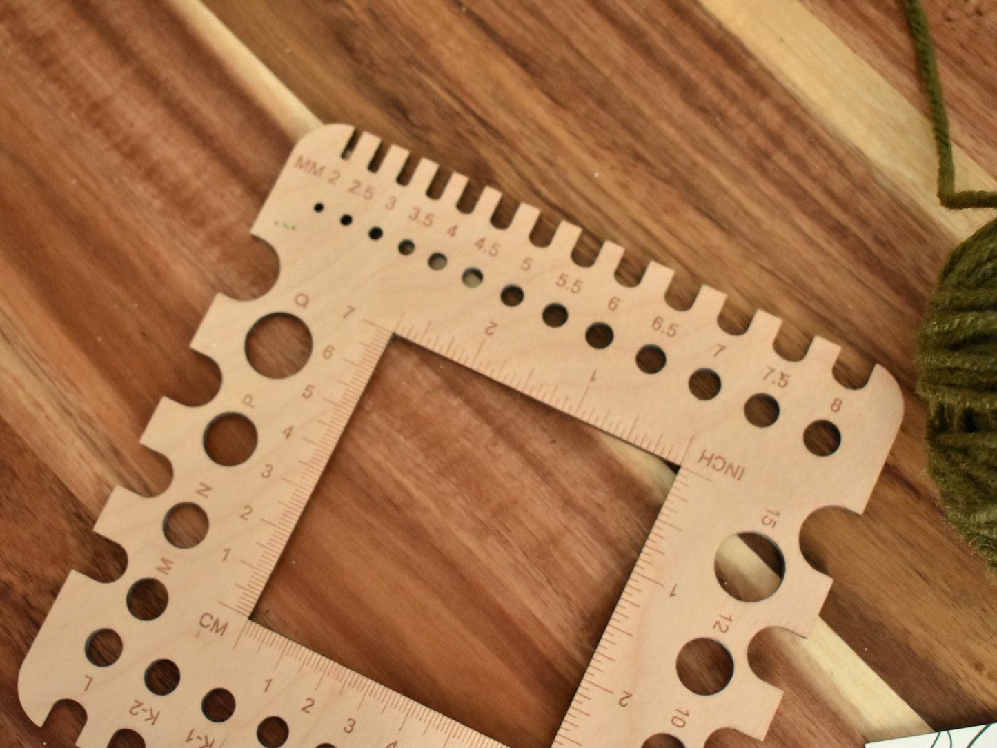 Wooden Medium Knitting Gauge: Tension Square & Needle Size Tool