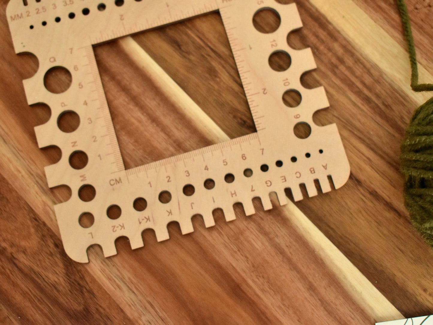 Wooden Medium Knitting Gauge: Tension Square & Needle Size Tool