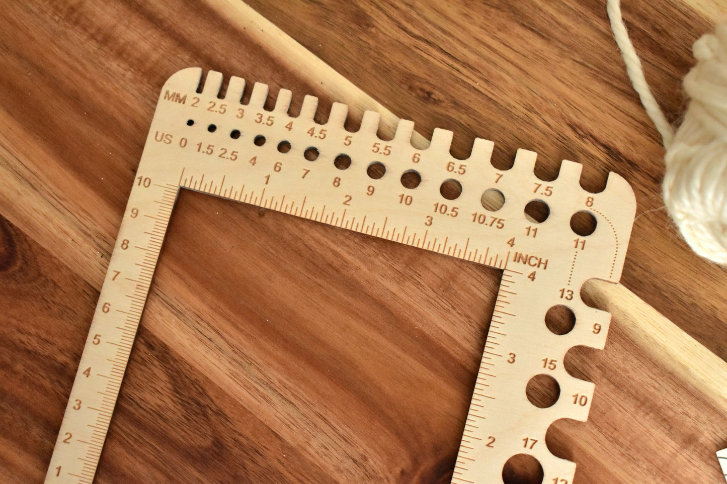 Universal Knitting & Crochet Tension Square with Needle Gauge — cm, inches & mm with US knitting needle sizes