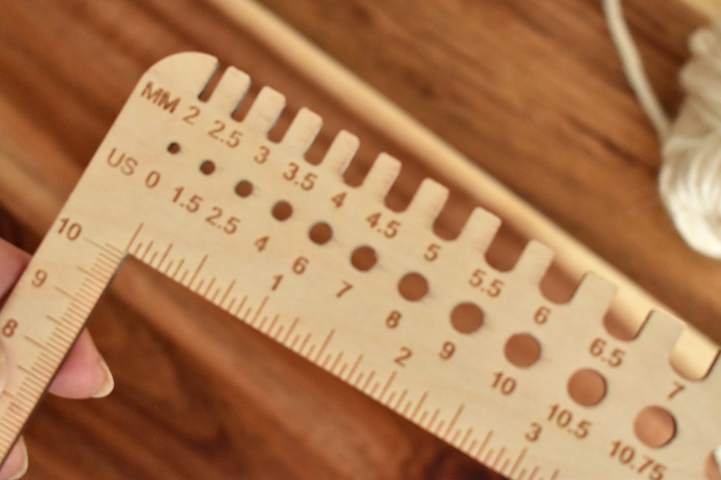 Universal Knitting & Crochet Tension Square with Needle Gauge — cm, inches & mm with US knitting needle sizes