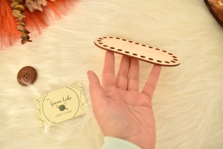 Middle oval wooden base with 8mm hole size for crochet, macrame, coiled baskets Suitable for Tshirt yarn or 5-7mm cord