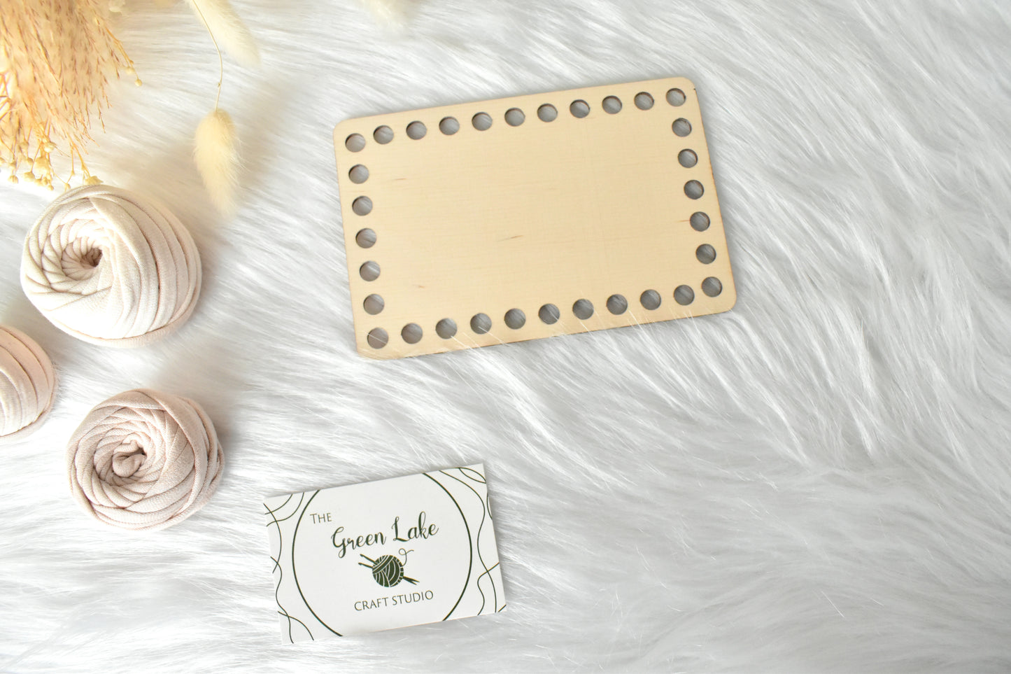 Wide rectangle wooden base with 8mm hole size Suitable for Tshirt yarn or 5-7mm cord
