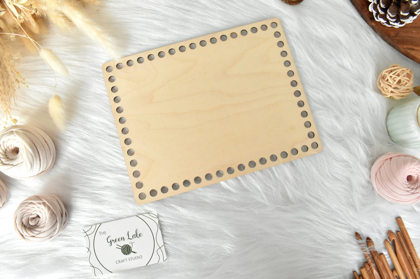 Wide rectangle wooden base with 8mm hole size Suitable for Tshirt yarn or 5-7mm cord