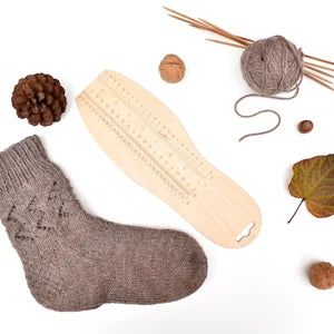 Foot measuring tool for sock knitting