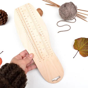 Foot measuring tool for sock knitting